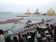 Courses_pirogue_fete_des_eaux_a_Phnom-Penh