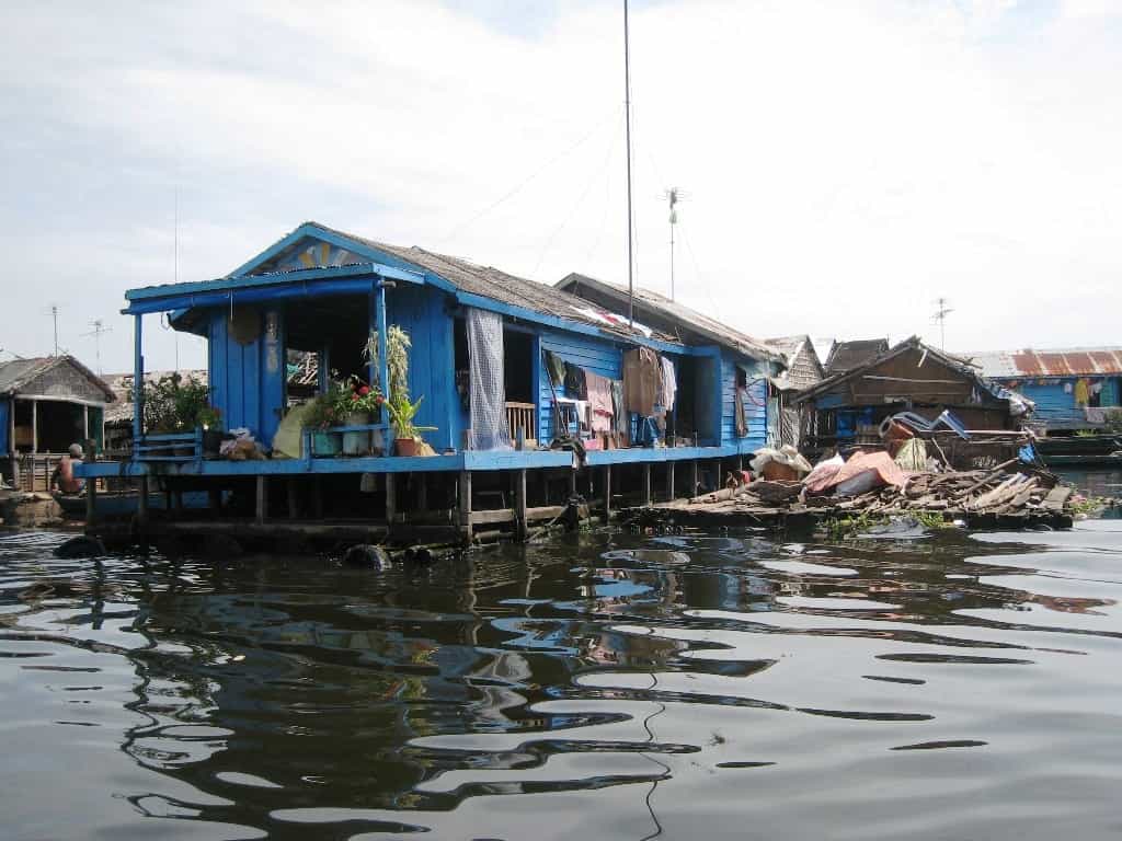 vidéo club, bar karaoké, commissariat de police